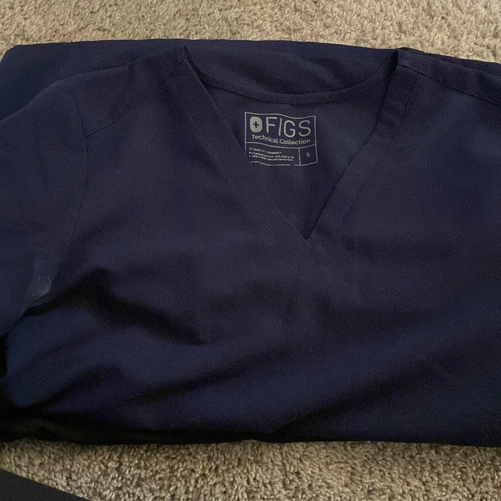 Figs Casma top size small navy blue